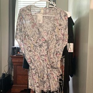 NWT H&M Womens wrap top grey with floral print